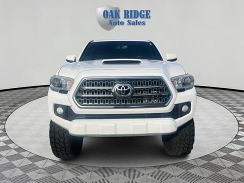Used 2016 Toyota Tacoma TRD Sport w/ Towing Package image 2