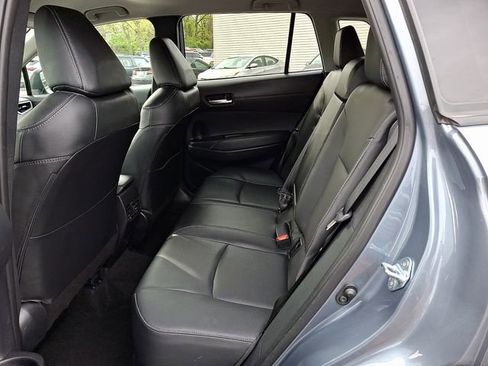 Used 2025 Toyota Corolla Cross XLE FWD image 10