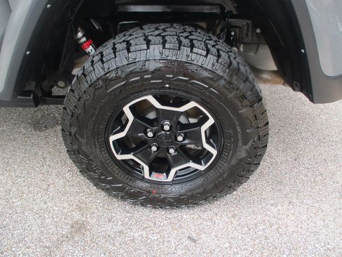 Used 2022 Jeep Gladiator Rubicon w/ Cold Weather Group AWD/4WD image 17