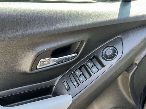 Used 2021 Chevrolet Trax LS w/ Tint and Cruise Package image 22