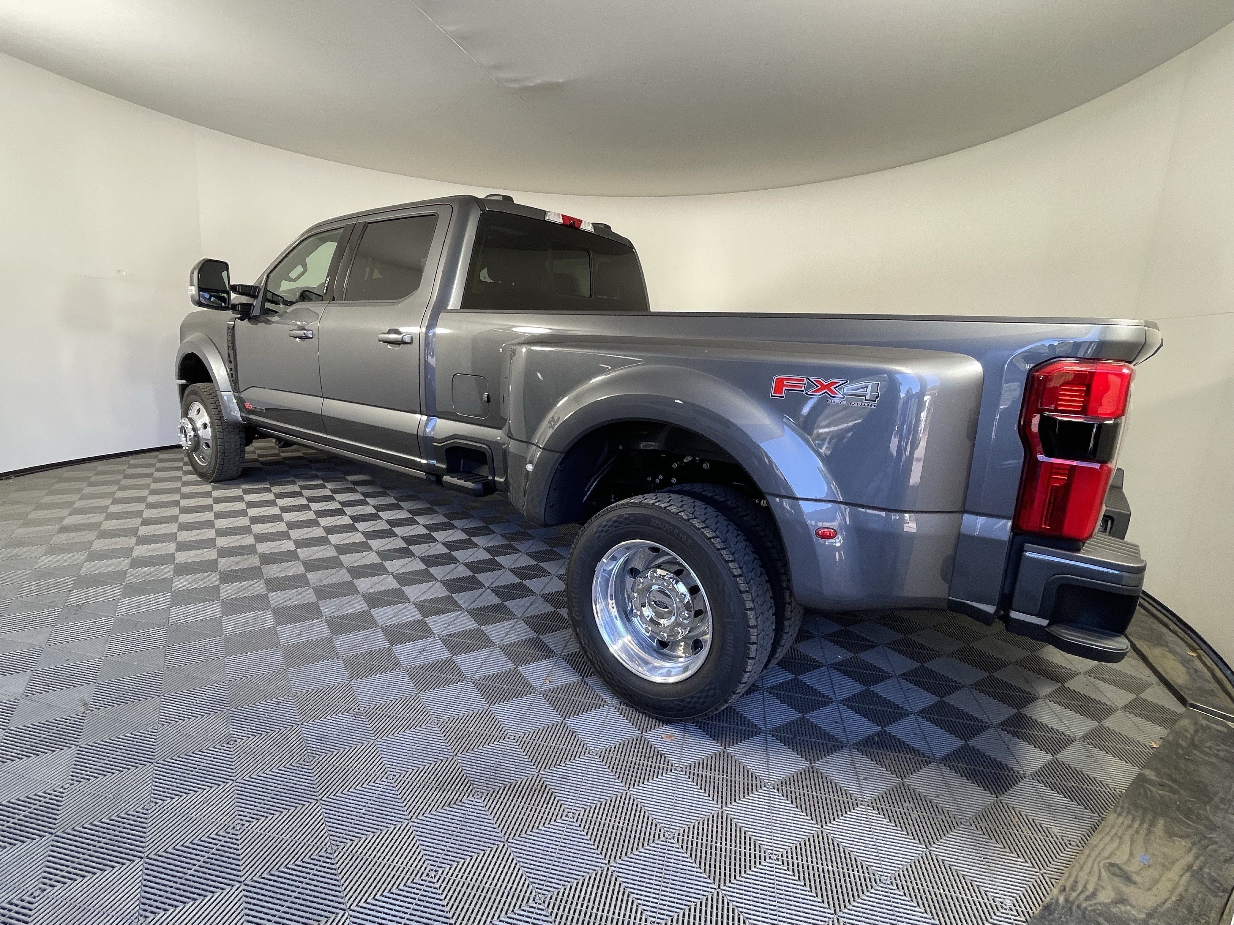 New 2026 Ford F450 Platinum w/ FX4 Off-Road Package AWD/4WD image 3