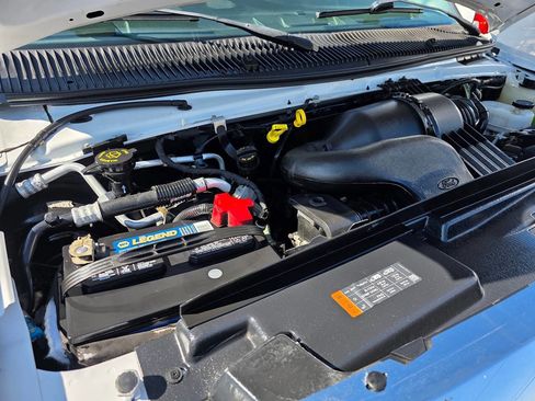 Used 2019 Ford E-350 and Econoline 350 Super Duty w/ Power Windows & Locks Group image 24