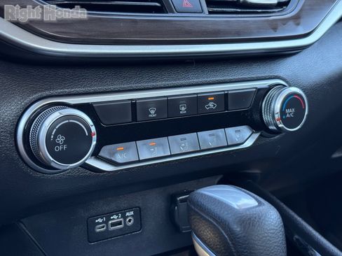 Used 2024 Nissan Altima 2.5 SV image 29