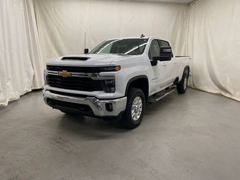 Used 2025 Chevrolet Silverado 3500 LT w/ Safety Package AWD/4WD image 2