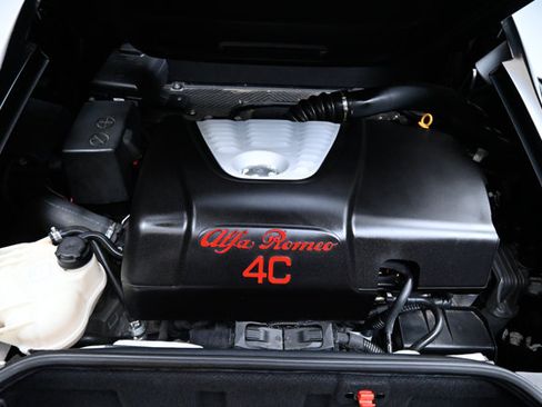 Used 2016 Alfa Romeo 4C Spider RWD image 6