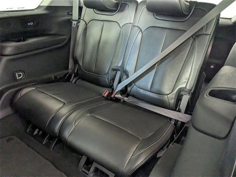 Used 2023 Jeep Grand Cherokee L Limited w/ Luxury Tech Group II image 29