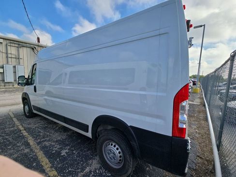 Used 2025 RAM ProMaster 2500 w/ Convenience Group FWD image 4
