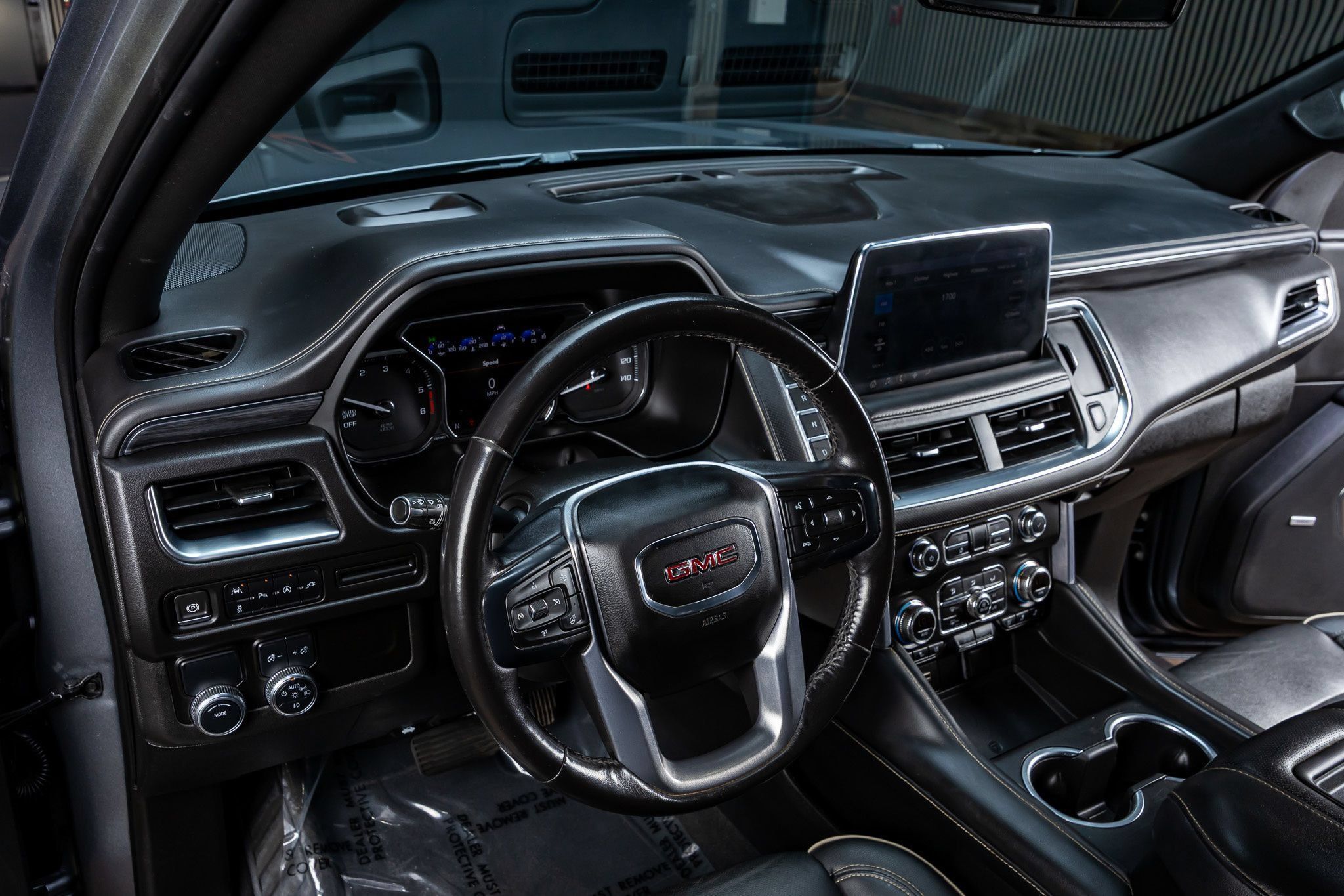 Used 2021 GMC Yukon XL SLT w/ SLT Luxury Package RWD image 13