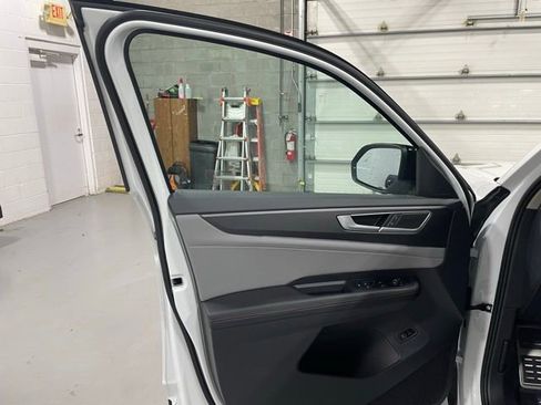 New 2026 Volkswagen Atlas Peak Edition image 12