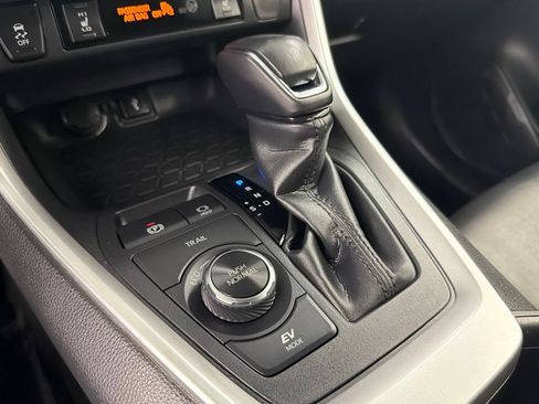 Used 2022 Toyota RAV4 XLE Premium AWD/4WD image 33
