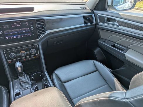 Used 2023 Volkswagen Atlas SE w/ Panoramic Sunroof Package FWD image 19