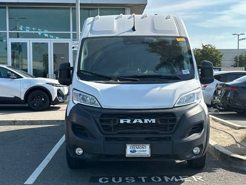 Used 2025 RAM ProMaster 2500 w/ Convenience Group FWD image 3