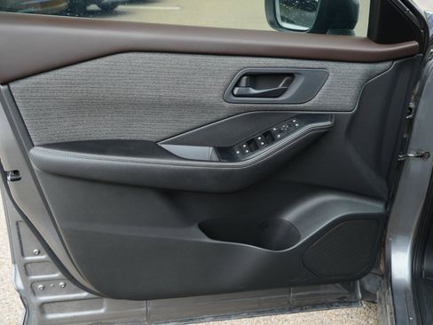 Used 2022 Nissan Rogue S FWD image 11