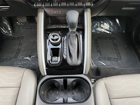 Used 2024 Chevrolet Colorado ZR2 w/ ZR2 Convenience Package III image 16