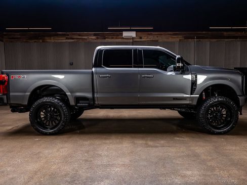 Used 2026 Ford F250 Platinum AWD/4WD image 11