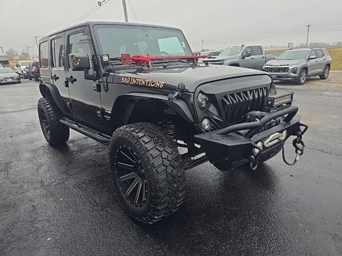 Used 2014 Jeep Wrangler Unlimited Sahara w/ Connectivity Group image 9
