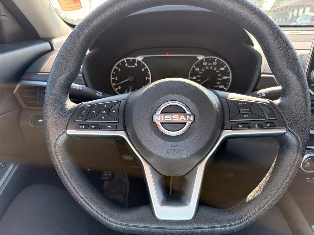 Used 2025 Nissan Altima 2.5 SV FWD image 25