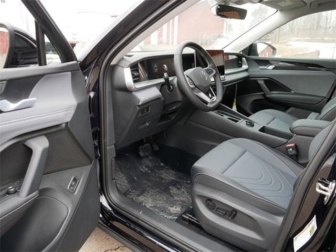 New 2026 Volkswagen Tiguan SE image 7