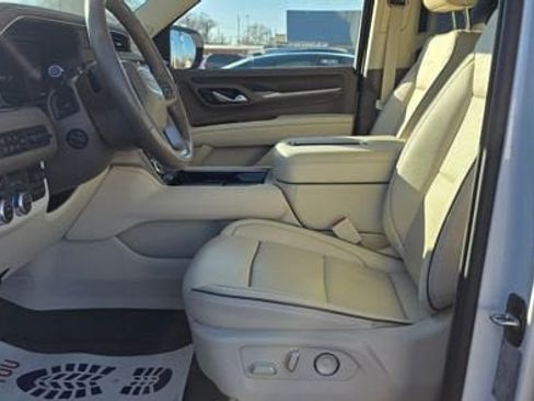 Used 2024 GMC Yukon Denali w/ Advanced Technology Package AWD/4WD image 10