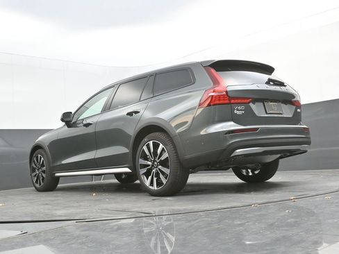 New 2026 Volvo V60 B5 Cross Country Ultra w/ Protection Package Premier AWD/4WD image 32