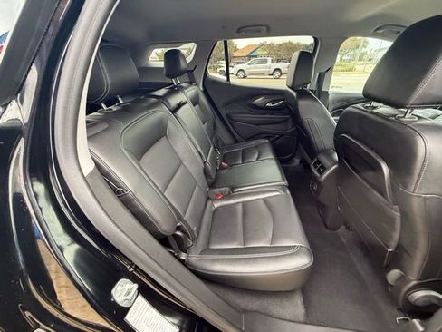 Used 2024 GMC Terrain SLT image 12