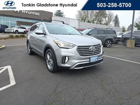 Used 2017 Hyundai Santa Fe SE image 1