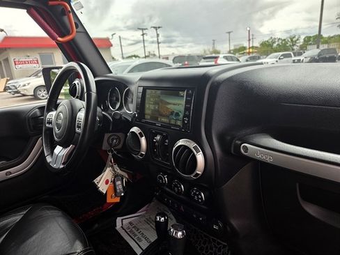 Used 2015 Jeep Wrangler Unlimited Rubicon image 8