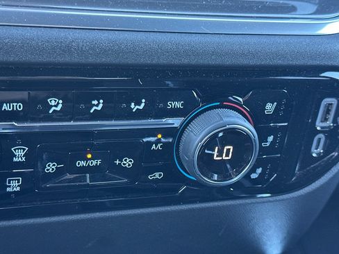 Used 2025 Chevrolet Silverado 1500 High Country AWD/4WD image 29