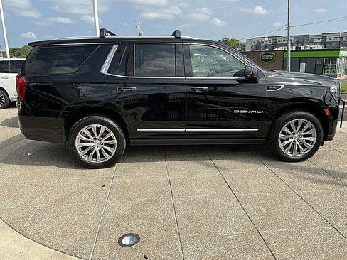 Used 2022 GMC Yukon Denali w/ Denali Premium Package AWD/4WD image 7