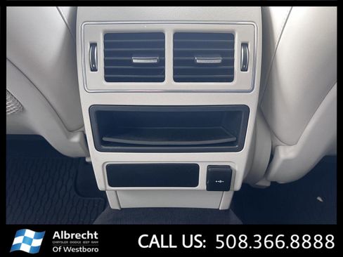 Used 2023 Jaguar F-PACE S image 25