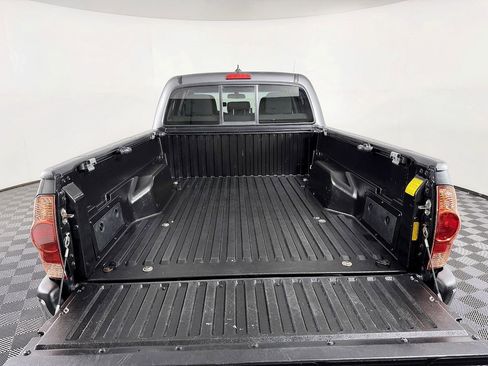 Used 2014 Toyota Tacoma w/ SR5 Package image 14