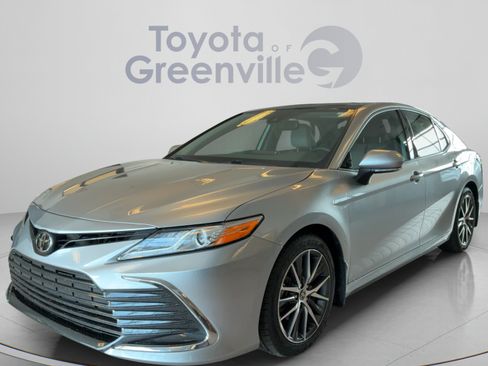 Used 2024 Toyota Camry XLE FWD image 1