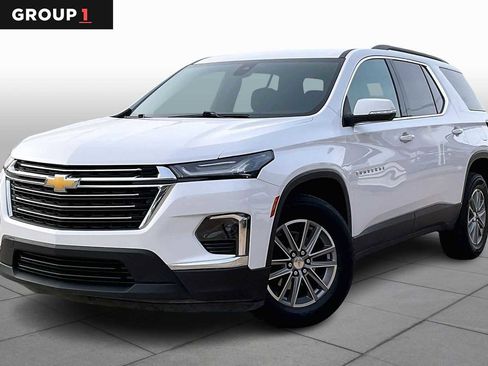 Used 2023 Chevrolet Traverse LT image 1