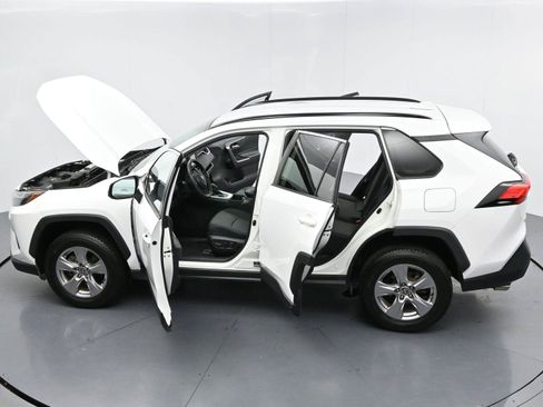 Used 2022 Toyota RAV4 XLE AWD/4WD image 39