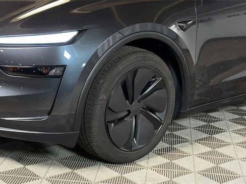 Used 2026 Tesla Model Y Long Range image 4