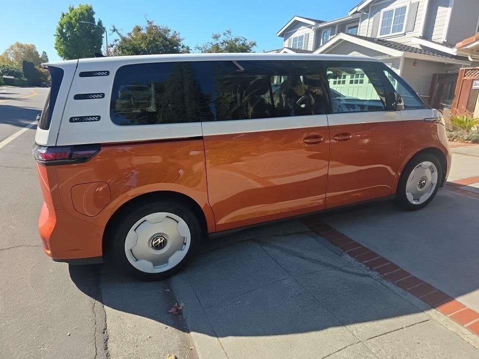Used 2025 Volkswagen ID. Buzz 1st Edition AWD/4WD image 13