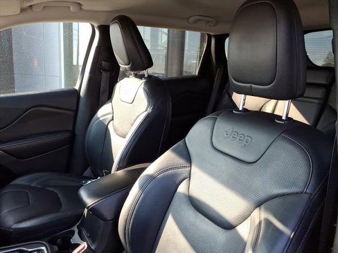 Used 2019 Jeep Cherokee Limited image 13