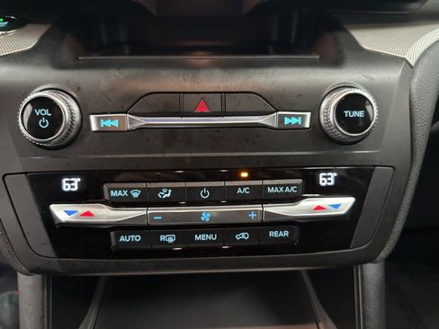 Used 2020 Ford Explorer XLT image 18