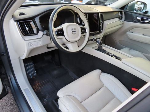 Used 2021 Volvo XC60 T5 Inscription w/ Climate Package image 5