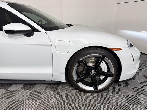 Certified 2022 Porsche Taycan image 12