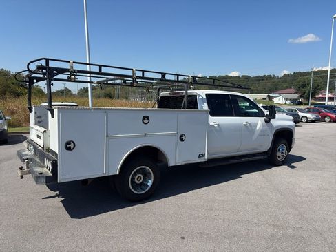 Used 2022 Chevrolet Silverado 3500 LT w/ Convenience Package image 2