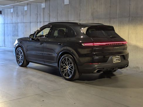 Used 2025 Porsche Cayenne image 3
