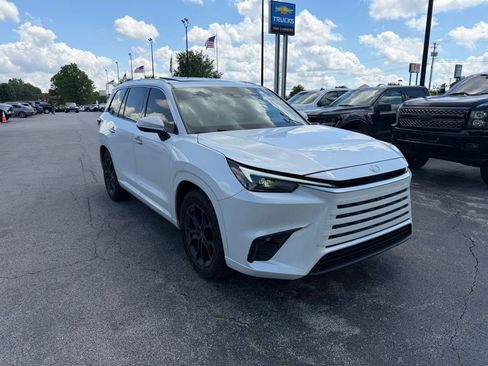 Used 2024 Lexus TX 350 AWD w/ Captains Chair Package image 2