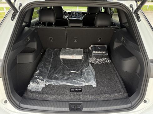 New 2026 Volkswagen Tiguan SE R-Line AWD/4WD image 11