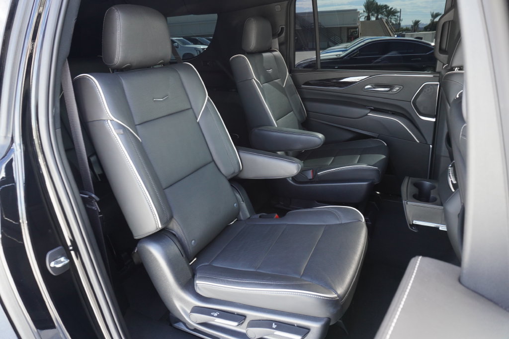 Used 2021 Cadillac Escalade ESV Sport w/ LPO, ONYX Package AWD/4WD image 9