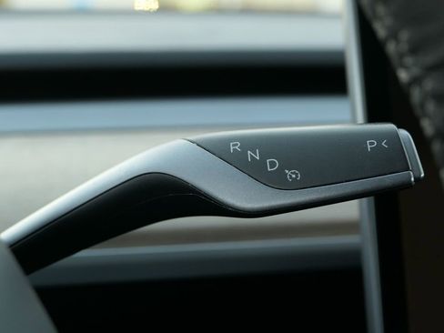 Used 2023 Tesla Model 3 Standard Range image 16