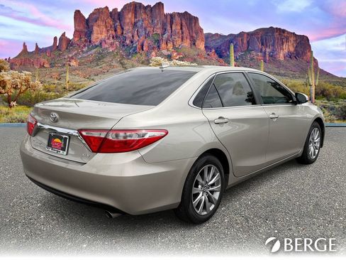 Used 2017 Toyota Camry XLE w/ Moonroof Package FWD image 8
