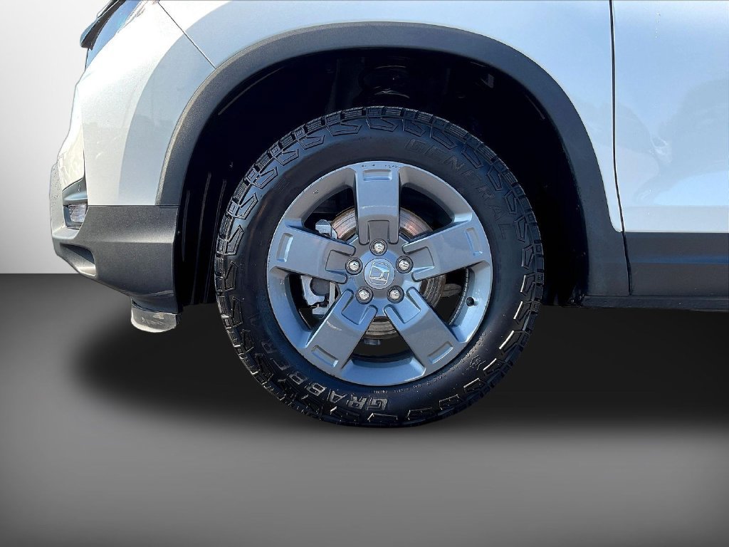 Used 2025 Honda Ridgeline TrailSport image 35