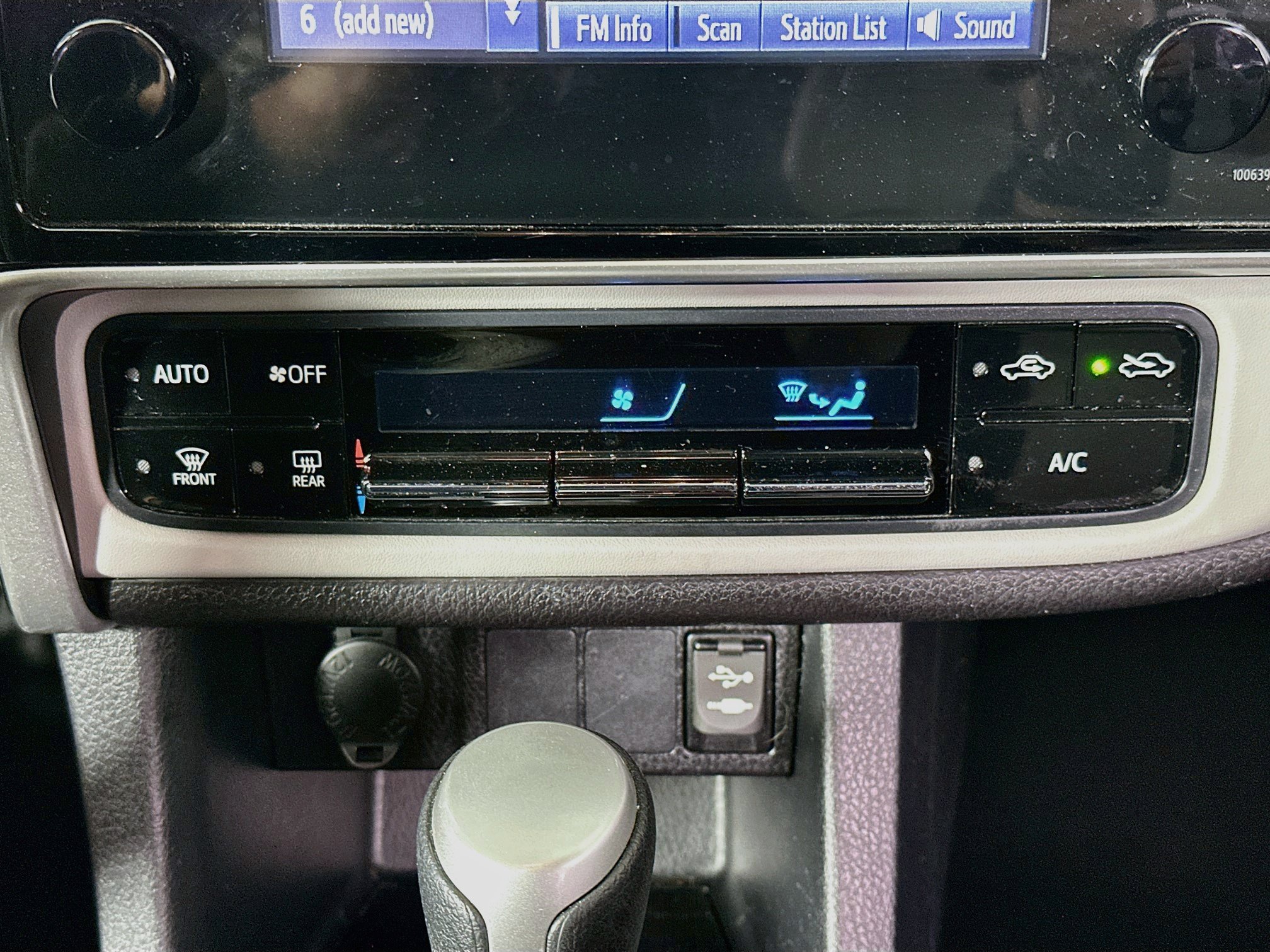Used 2017 Toyota Corolla LE FWD image 22