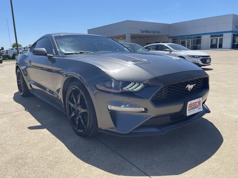 Used 2018 Ford Mustang Coupe w/ Ecoboost Performance Package RWD image 2